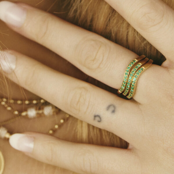 Ring in 18-Karat Gold with Emeralds - Wave Collection