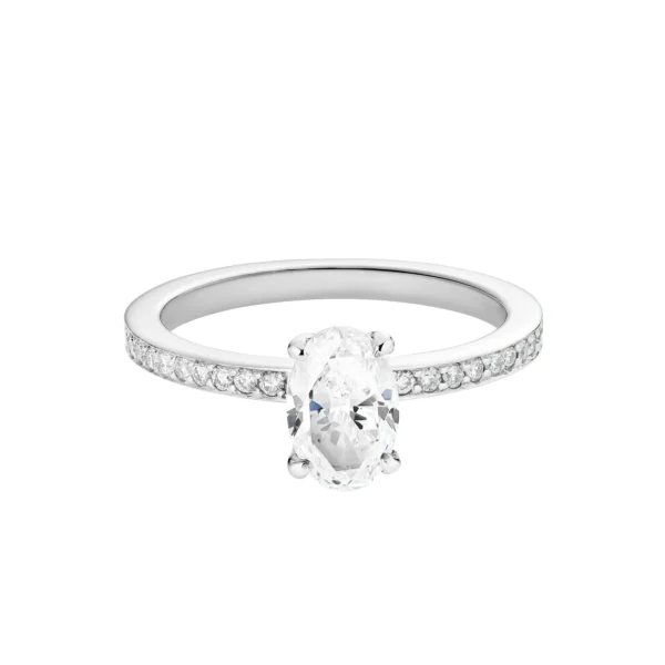 Oval Solitaire Ring i 18 Karat Hvidguld med Pavé Diamanter